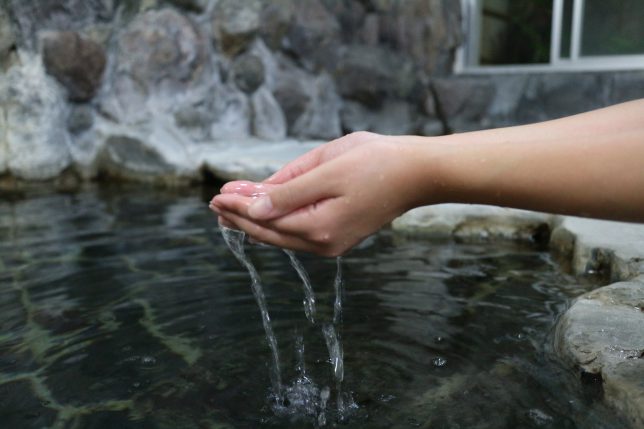 【美肌泉質】ナトリウムー炭酸水素塩泉（重曹泉）の美容効果・入浴後の注意事項まとめ 美肌温泉手帖
