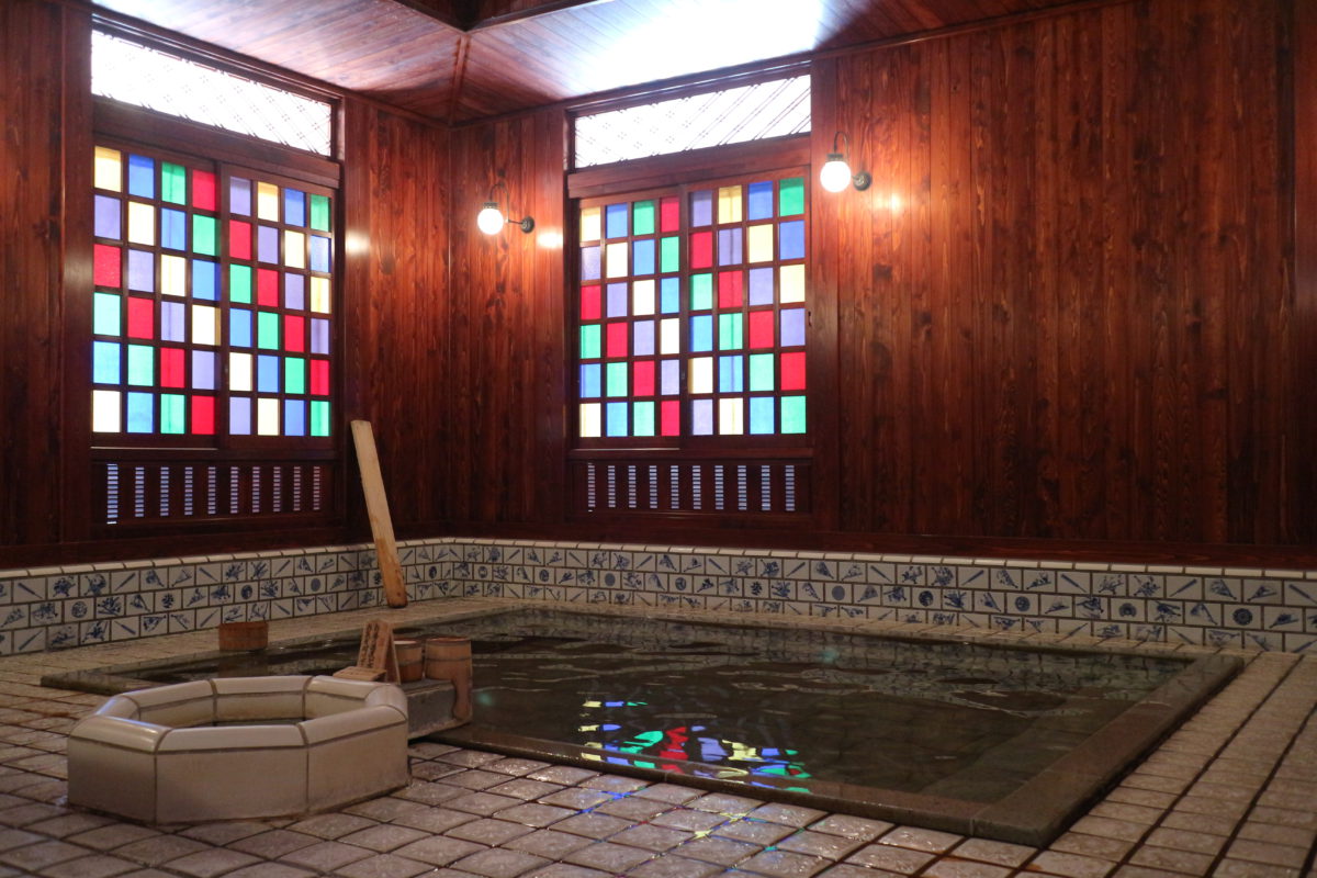 山代温泉　共同浴場　古総湯　ステンドグラス